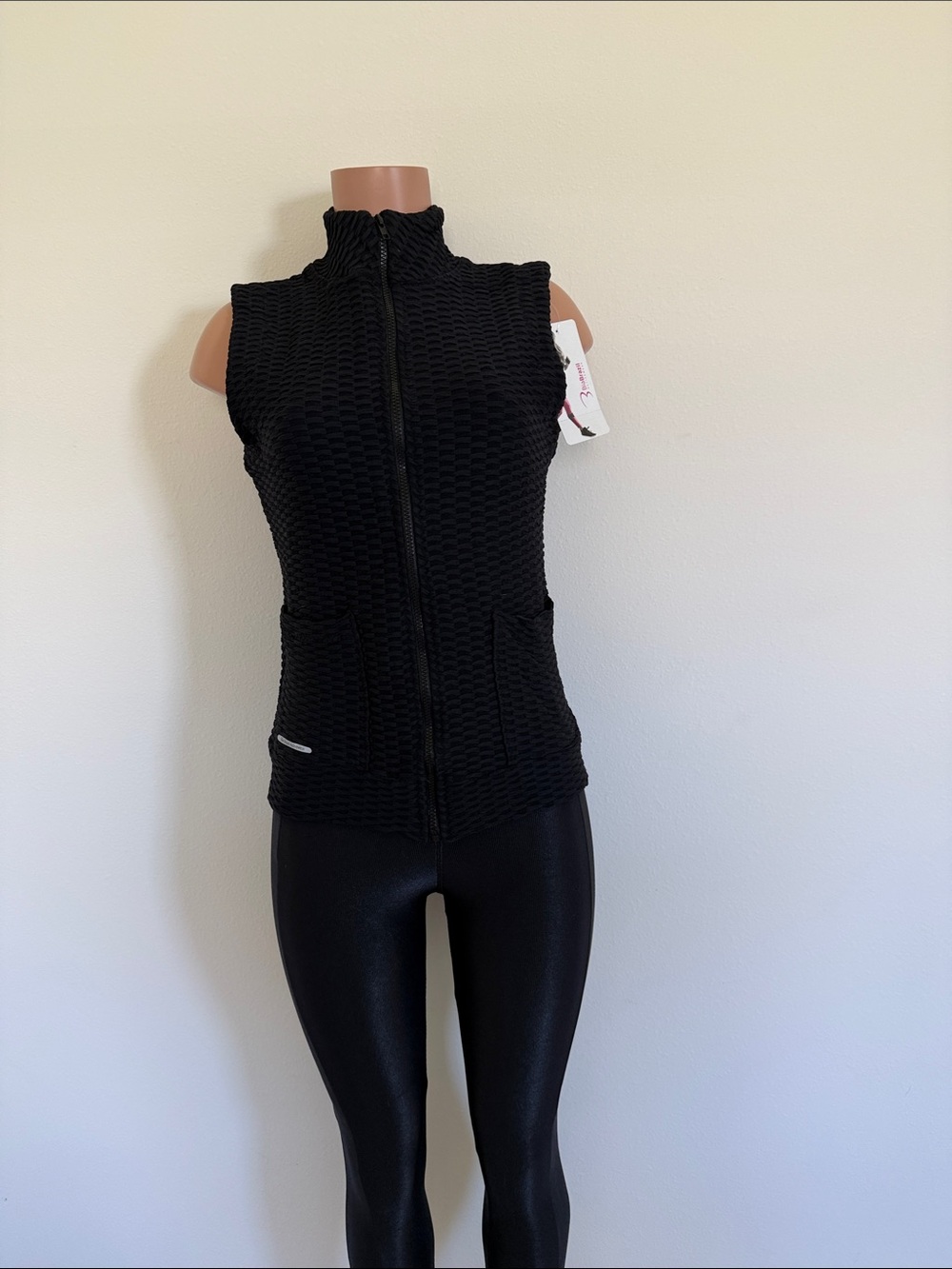 Sleeveless Quilted Zip-Front Vest - Black size medium